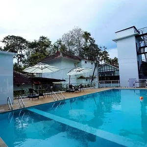 bamboo-lagoon-backwater-front-resort.hotels-alappuzha.com/
